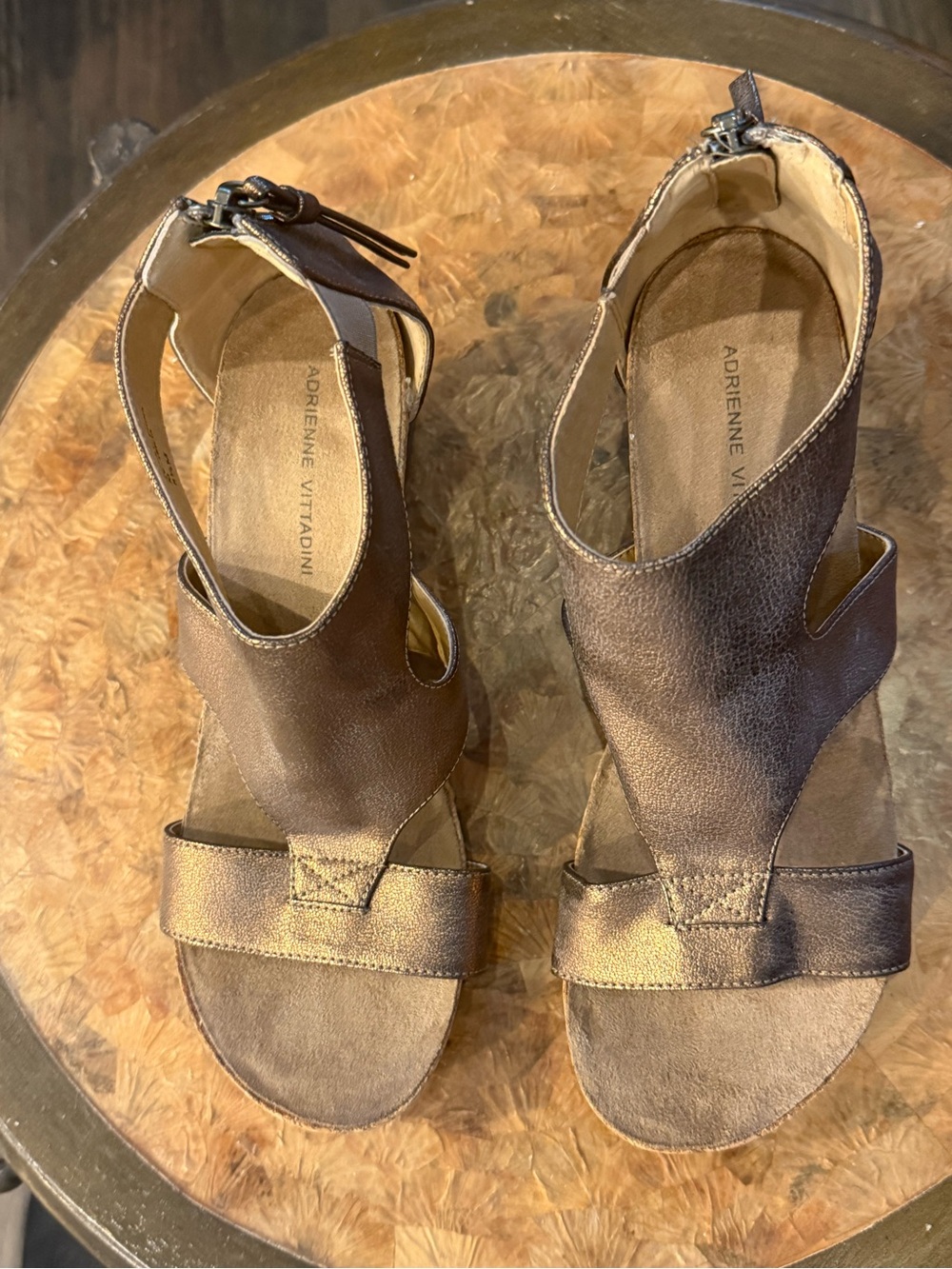 Adrienne Vittadini Bronze Metallic Leather Women’s Sandals Size 8.5